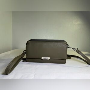 Reaction Kenneth Cole wallet crossbody/wallet bag olive green